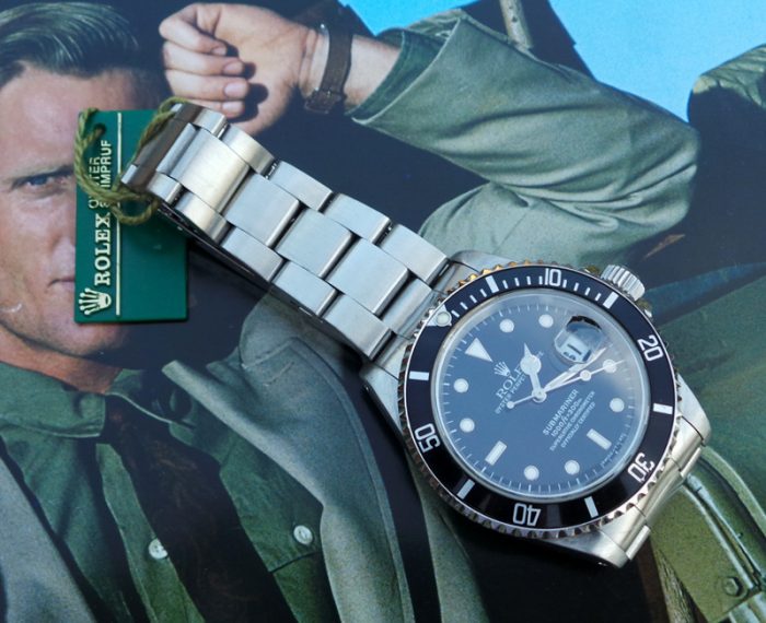 Mint like stainless steel Rolex Submariner with papers